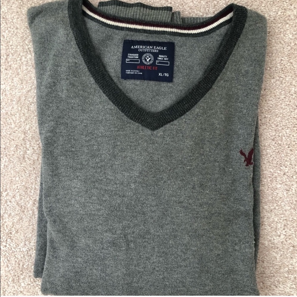Men’s American Eagle Long Sleeve V neck sweater